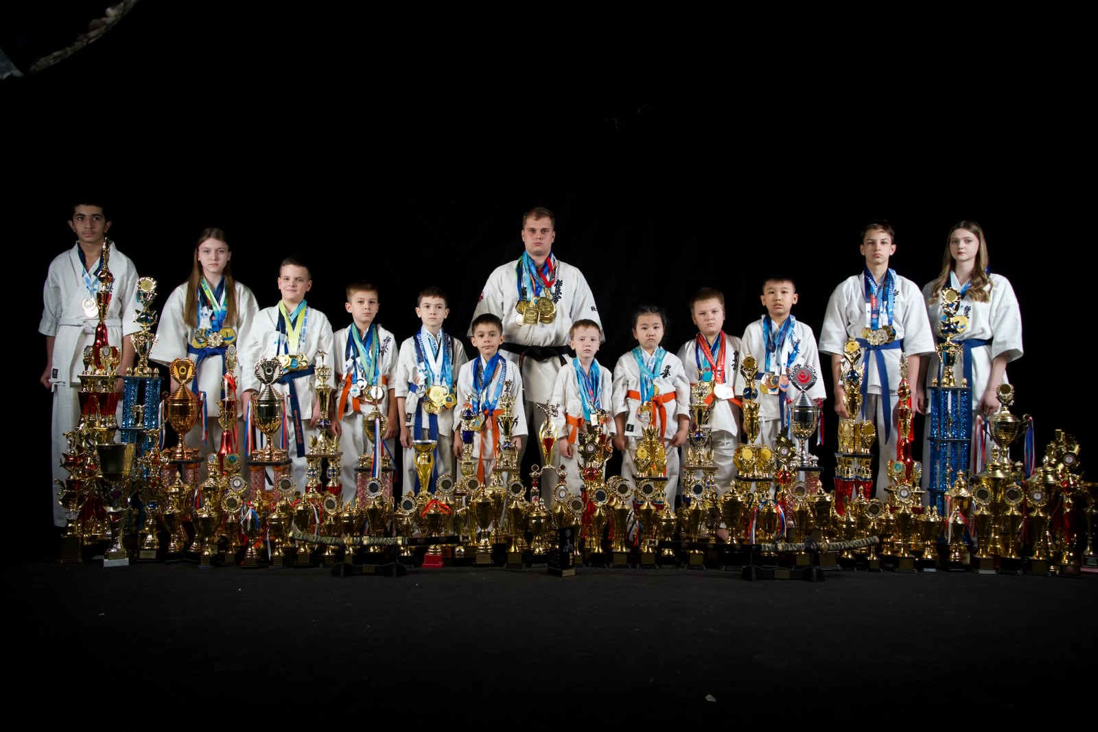 Юные спортсмены Babaev Dojo с наградами